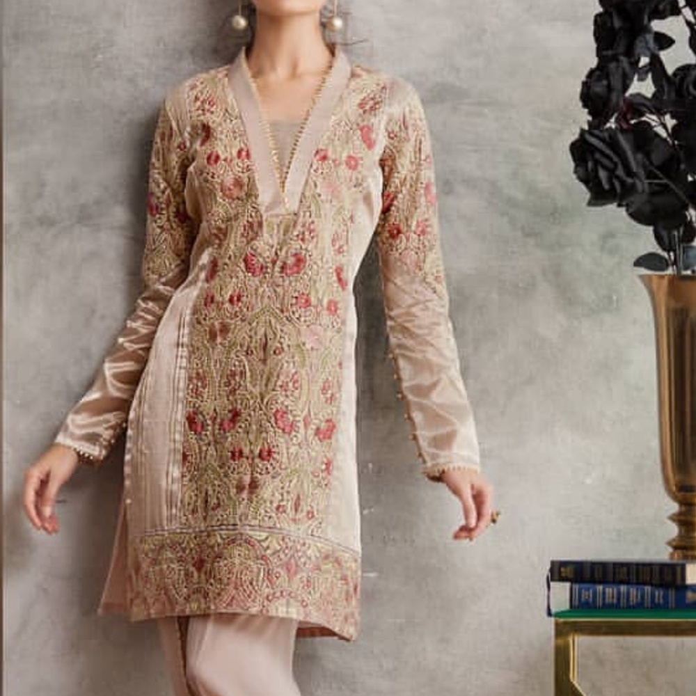 PAKISTANI KURTI (THREADS AND MOTIFS) DESIGNER